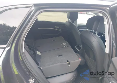 2022 Audi E-Tron Premium Plus Quattro z USA, uszkodzony, nr VIN WA1LAAGE7NB012069